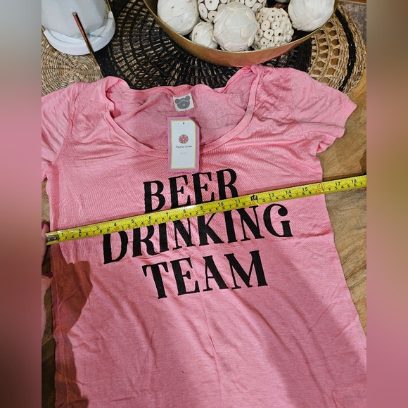 Nwt Beer Drinking Team top- medium - Picture 2 of 9